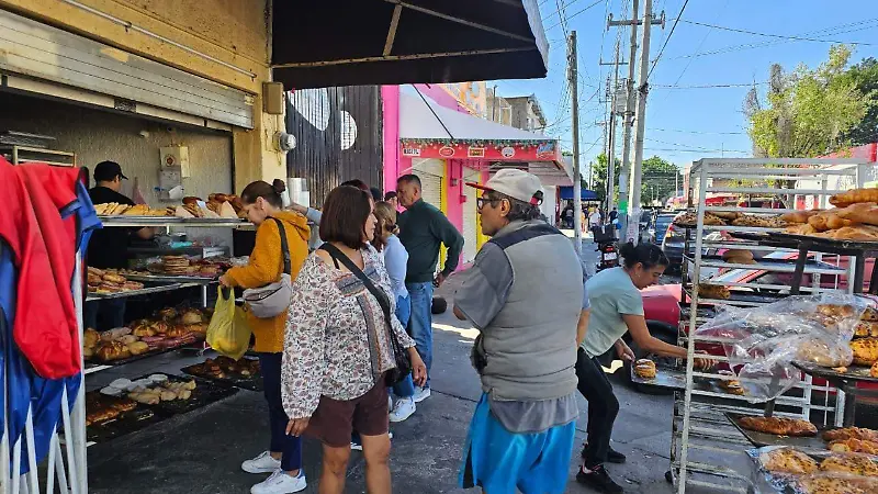 Filas en negocios de la colonia San Juan Bosco 4